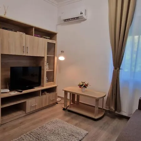 Little And Cozy Breakfast Included